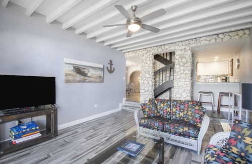 West Bay Apartment | Beach Living At Sunrise to Sunset Villa