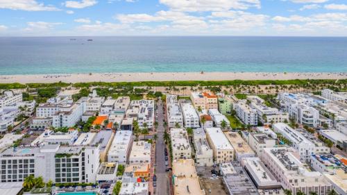 Flamingo/Lummus House | Beach Side Condo