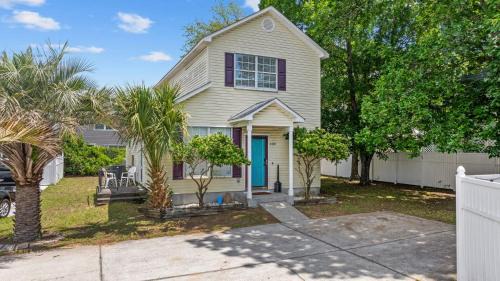 Myrtle Beach House | Beach Vibes Villa - 3 Bedrooms in prime location near beach with private yard!