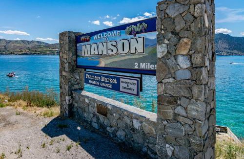 Wapato Point House | Beaches and Breezes on Wapato - 4 Bed 4 Bath Vacation home in Wapato Point