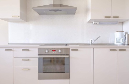 Zidarici Apartment | Beachfront apartment Luce 1* with a sea view on Krk