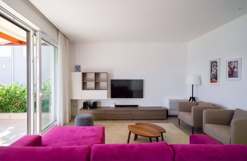 Slatine Apartment | Beachfront Apartment Lemonade with Pool V