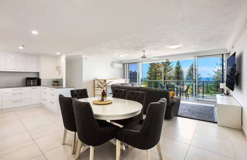 Surfers Paradise Apartment | Beachfront Bliss in Peninsula Surfers Paradise
