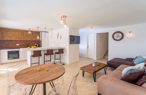 Tice Villa | Beachfront Casa Ahoi with 2 bedrooms, heated pool, Villa with amazing sea views