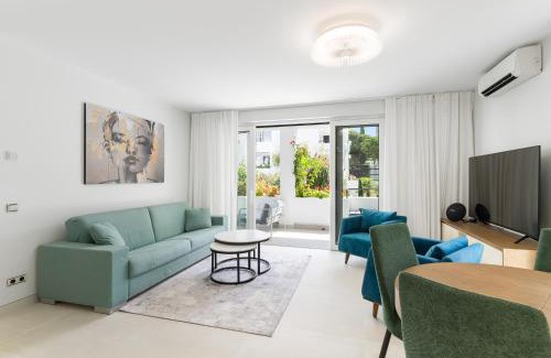 Nikki Beach Apartment | Beachfront Complex Jardines de las Golondrinas Elviria