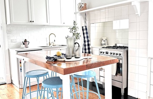 Lacepede Cottage | Beachfront cottage with ocean views - only 5 mins from shops and cafes