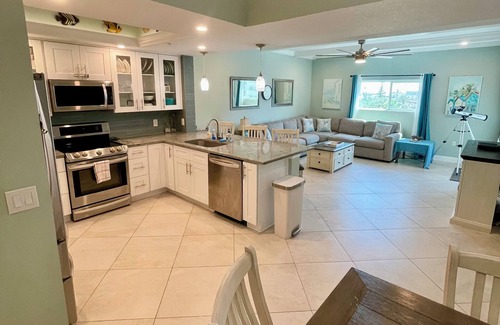 Sunset Reef Condo | Beachfront Getaway Stunning Condo w/Ocean Views