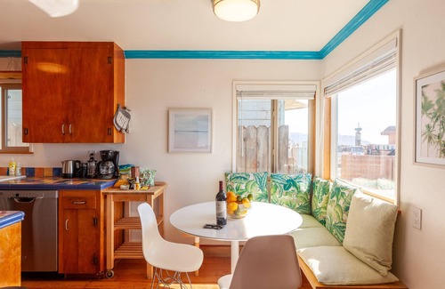 Sharp Park Apartment | Beachfront Ocean Views 20 mins to SF! (Neptune 1)