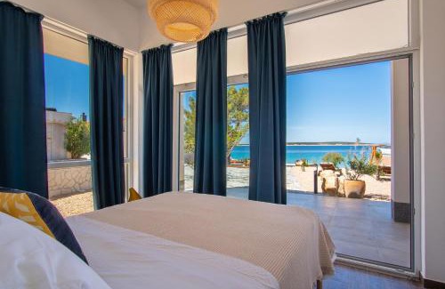 Kolan House | Beachfront Paladina holiday home