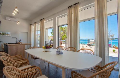 Kolan House | Beachfront Paladina holiday home