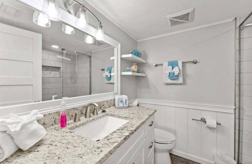 Daytona Beach Shores Apartment | Beachfront Pool Resort Condo with Intracoastal View