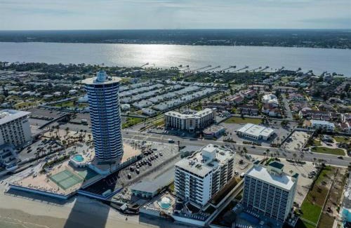 Daytona Beach Shores Apartment | Beachfront Pool Resort Condo with Intracoastal View