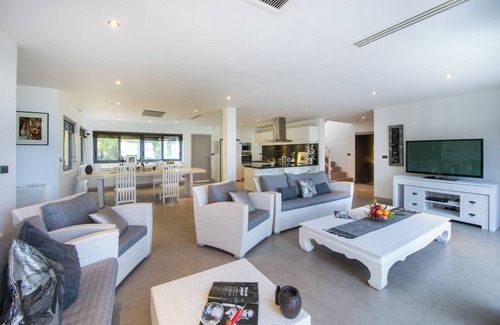 Plai Laem Villa | Beachfront Pool Villa Seaview V231