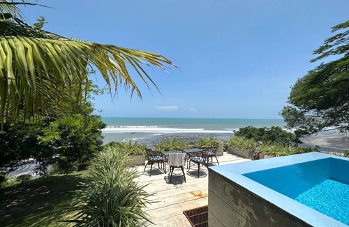 Punta Barco Villa | Beachfront Property with Pool Is Your Own Piece of Paradise