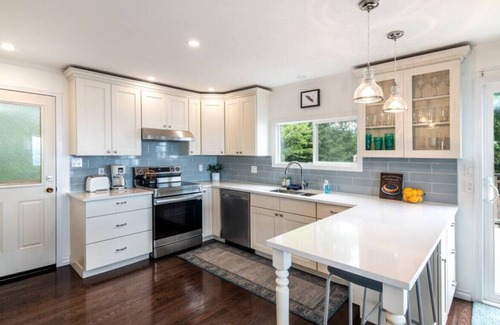 Campbell River House | Beachfront | Sandy Shore, Near Mt. Washington