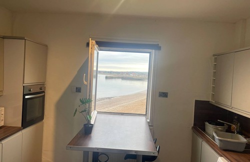 Bonnybridge Apartment | Beachfront Treasure - Directly On The Beach