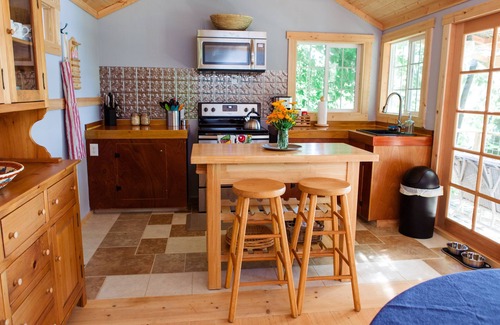 South Colby Cabin | Beachfront Treehouse in the Heart of Puget Sound