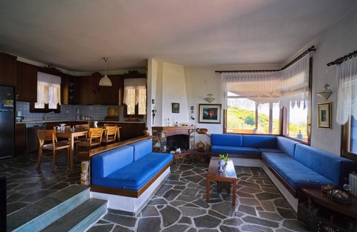 Aristotelis Villa | Beachfront villa with huge garden, 3br, Halkidiki