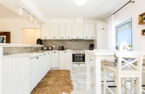 Platanes Villa | Beachfront Villa in Prime Location - Short Walking Distance to Everything!