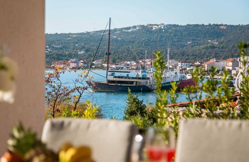 Vinisce Villa | Beachfront Villa Mila M with Pool