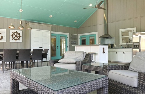 Pottsboro House | Beachfront Waterfront Paradise