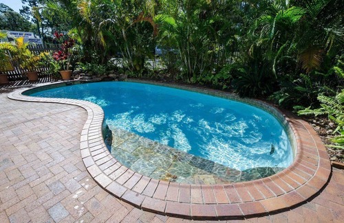 Torquay Apartment | Beachside 2 bedroom apartment with pool