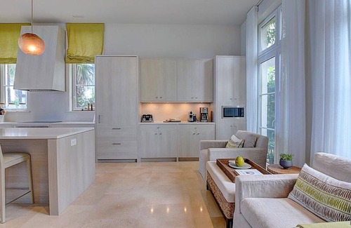 West Grand Bahama Villa | Beachside Bliss – 4Bed/5Bath Villa with direct ocean and harbour access