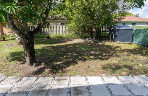 Pompano Beach House | Beachside Bliss Cozy 2 BD Retreat Pompano Beach