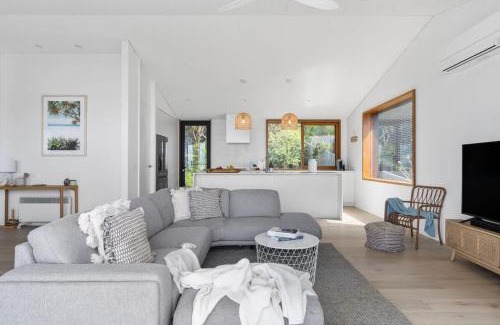 Kioloa House | Beachside in Kioloa - oceanfront luxury bungalow