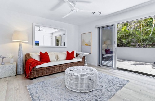 Castaways Beach House | Beachside luxury in Sunrise Beach