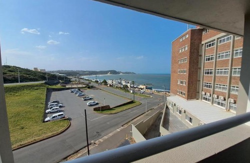 Quigney Beach Apartment | Beachway Private Accommodation
