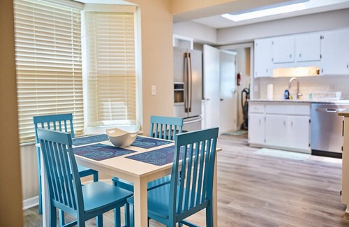 Isle of Palms House | Beachy Bungalow: 3BR Home w/Billiards/grill!