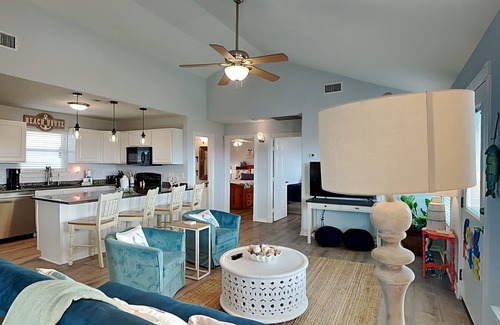 Surfside Beach House | Beachy Keen | Pet Friendly + Only 1 Block to Beach!