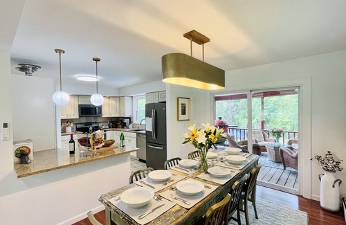 Beacon House | Beacon,Hudson Valley, 4bedroom 2bath, Sleeps 7, Pool, Hot Tub, Wifi,1.5m to town