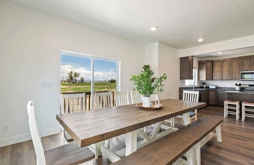 Sweetwater House | Beacon Point W/Private Hot Tub Sleeps 18 + Arcade and Ideal Beach Access!