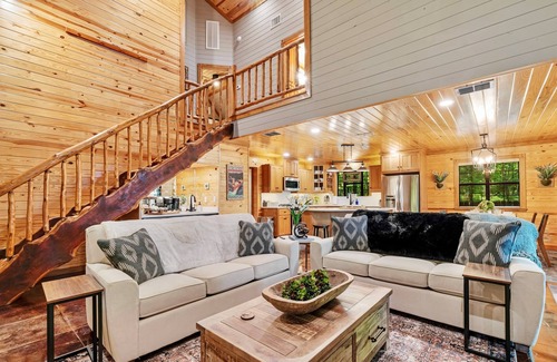 Broken Bow Cabin | Bear Claw- Your New Favorite Luxurious Retreat