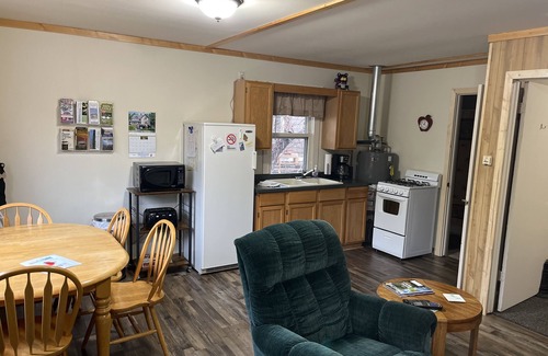 Copper Harbor Cabin | Bear Den Cabin a quaint non smoking cabin Single Bedroom- Sleeps 4 Comfortably