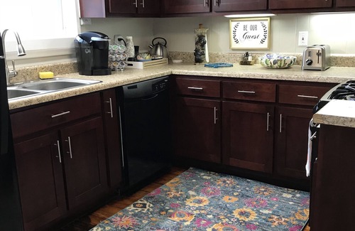 St. Elmo Improvement League Apartment | Bear House 1890, Lilly's Loft, Delightful, Upgraded amenities, Walk to Cafes