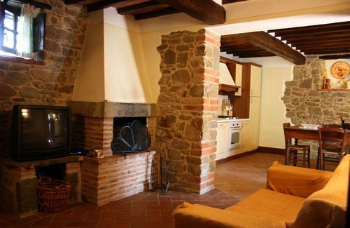 Civitella in Val di Chiana Villa | Beautiful private villa for 8 people with WIFI, private pool, TV and pets allowed, close to Arezzo