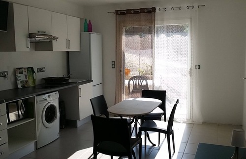 Villeneuve-les-Avignon Apartment | Beautiful T2 "Air conditioned and heated summer pool" in DRC modern villa