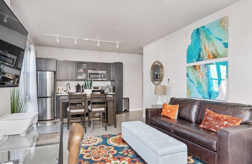 East Harriet Apartment | Beautiful 1-Bedroom Apartment@Walk to Uptown@Fast WiFi@In-Unit W/D