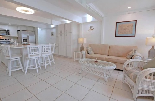 Teagues Bay Condo | Beautiful 2-bd condo w/views walking distance to beach in amazing Christiansted