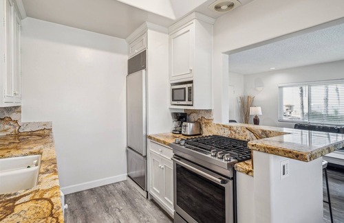 Carpinteria Condo | Beautiful 2 Bed Beach Condo #201 2 Bedroom Condo by Sunset Shores Condominiums