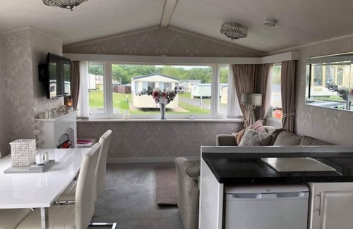 Cowes House | Beautiful 2 Bed Static Caravan, Thorness Bay, Isle of Wight