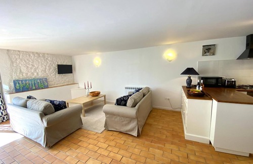 Baleyssagues Cottage | Beautiful 2 Bedroom, With En-Suite, Gite, Close To Duras, With Stunning Views