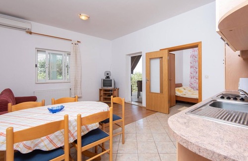 Loviste Apartment | Beautiful 2-Bedroom Apartment Nera in Lovište on Pelješac peninsula