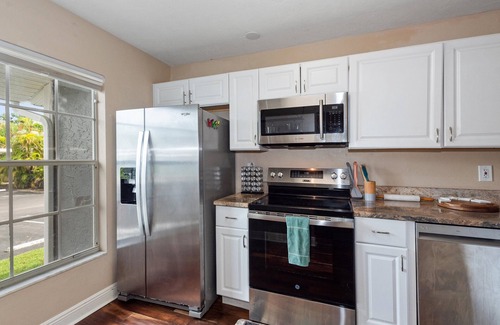 Biggar Condo | Beautiful 2-bedroom condo with AC in Fort Myers