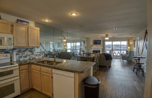 Osage Beach Condo | Beautiful 2 Bedroom 2 Bath Condo with Boat Slip!