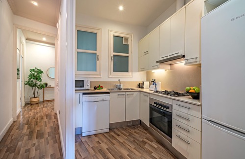 L'Antiga Esquerra de l'Eixample Apartment | Beautiful 2 bedroom with a balcony
