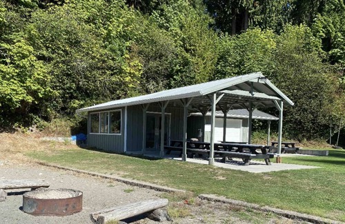 Poulsbo House | Beautiful 2-Bedroom walking distance to beach